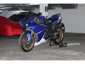 YAMAHA R1 RN22