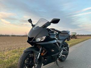 YAMAHA YZF R3 - MATTSCHWARZ