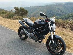 DUCATI - MONSTER 696
