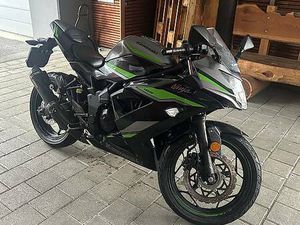 KAWASAKI NINJA 125 CANTON SAINT-GALL -