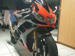 RSV4 FACTORY DANS UN ÉTAT EXCEPTIONNEL