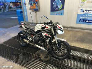 TRIUMPH STREET TRIPLE 660S