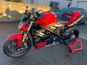MAGNIFIQUE DUCATI STREETFIGHTER 1098 2011