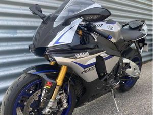 YAMAHA R1M