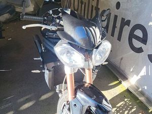 TRIUMPH SPEED TRIPLE 1050