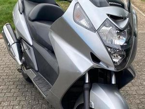 ② HONDA 400 CC SILVERWING 15300KM SMOOTH OPERATOR