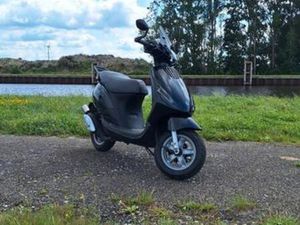 PIAGGIO ZIP 2T — SCOOTERS | PIAGGIO — MARKTPLAATS