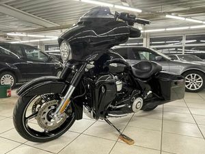 HARLEY-DAVIDSON STREET GLIDE CVO 110 INCH°SCREAMIN EAGLE°LED°