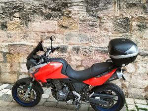 MOTO APRILIA PEGASO STRADA 650 CC, ANNÉE 2008, TRÈS BON ÉTAT 17100KMS, TRÈS PEU ROULÉ,TJS DANS UN GARAGE