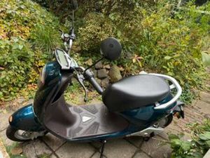 VELOTIA METALLIC BLUE ELECTRIC SCOOTER — SCOOTERS | SYM — MARKTPLAATS