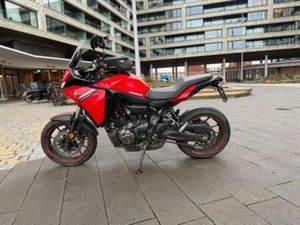 YAMAHA TRACER 700 (2022) MET AKRAPOVIČ UITLAAT - ROOD — MOTOREN | YAMAHA — MARKTPLAATS