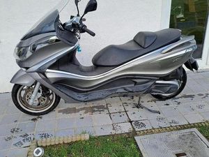 ② PIAGGIO X10 350 CC