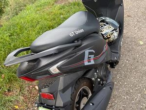 VERKAUFE MEINEN NEUEN ROLLER SONIC 45 BENZINER