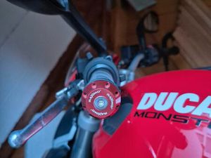 DUCATI MONSTER 696