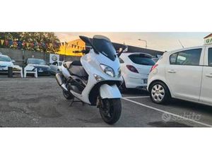 YAMAHA T MAX BLACK MAX