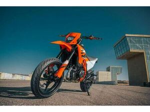 KTM 125 SMC-R 2026 MODEL, IN STOCK NOW.
