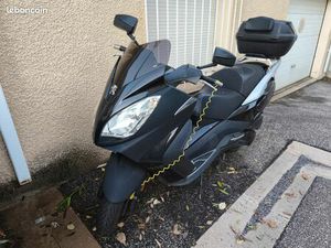 SATELIS 125 BLACK ÉDITION