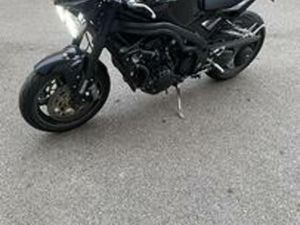 TRIUMPH SPEED TRIPLE 1050