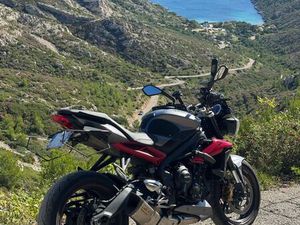 TRIUMPH STREET TRIPLE R 675