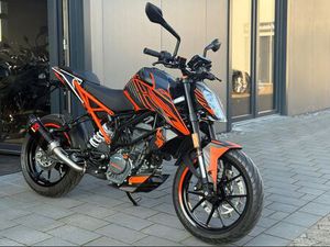 KTM DUKE 125 *NEUWERTIG, TOP ZUBEHÖR, 224KM*