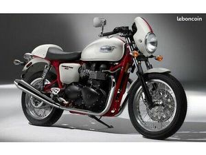 TRIUMPH THRUXTON 900