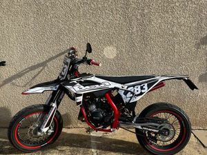 BETA TRACK 50 CC 2021 – EXCELLENT ÉTAT, NOMBREUSES PIÈCES + PIÈCES D’ORIGINE