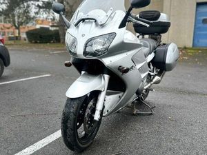 ◊ YAMAHA FJR 1300 – 2001 – 80 000 KM – EXCELLENT ÉTAT –
