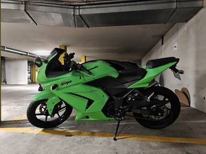 KAWASAKI NINJA 250R 33PS CANTON ZURICH -