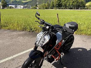 KTM DUKE 125 2023 CANTON URI -