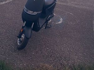 SCOOTER ÉLECTRIQUE NEUF 800 A DÉBATTRE