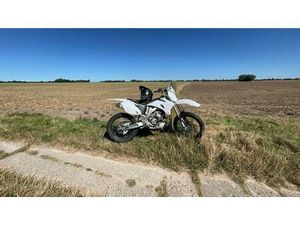 YAMAHA YZF250 (FAHRBEREIT+AUSRÜSTUNG)