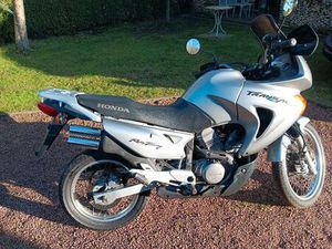 ② HONDA TRANSALP 650 CC 2004