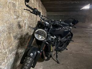 MOTO A2 HUSQVARNA, IDÉAL JEUNE CONDUCTEUR