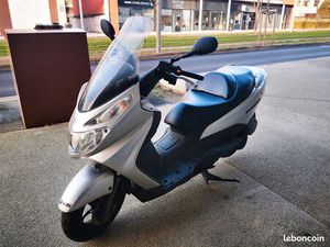 SCOOTER BURGMAN 125 GRIS + ÉQUIPEMENTS
