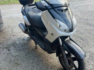 YAMAHA XMAX 250