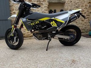 HUSQVARNA 701 SUPERMOTO