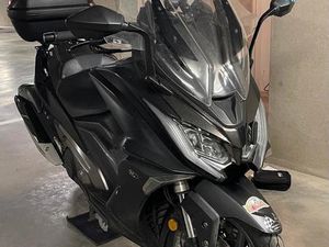 KYMCO AK 550I MIT ABS SCHWARZ AUS 1 HAND LÜCKENLOSE SERVICE