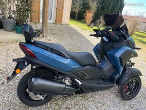 MOTO TRICITY 300