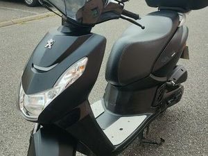 SCOOTER PEUGEOT KISBEE 50 CC 4T 2022 BLACKEDITION