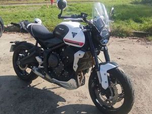 TRIUMPH TRIDENT BLANCHE 660 CM3 SELLE CUSTOMISÉE - FULL - SORT DE RÉVISION