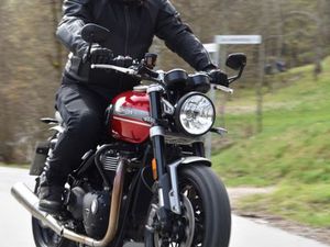 TRIUMPH SPEED TWIN 1200