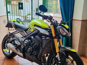 TRIUMPH - STREET TRIPLE 765