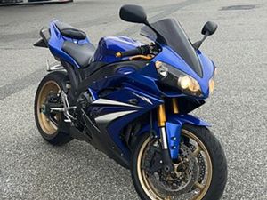YAMAHA YZF-R1