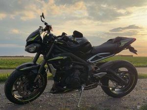 TRIUMPH STREET TRIPLE 765 RS