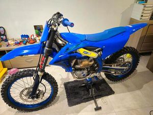② YAMAHA YZ450F 2024