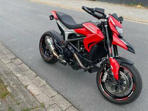 ② DUCATI HYPERMOTARD 939
