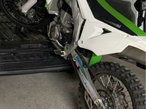 ÉCHANGE 450KXF 2022 CONTRE VOITURE