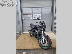 YAMAHA FZS 600 FAZER ZWART