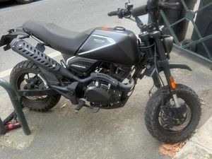 MOTO BRIXTON CROSSFIRE XS 125 – NOIR – 12/2024