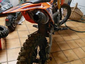 MOTO CROSS PRESQUE NEUVE
